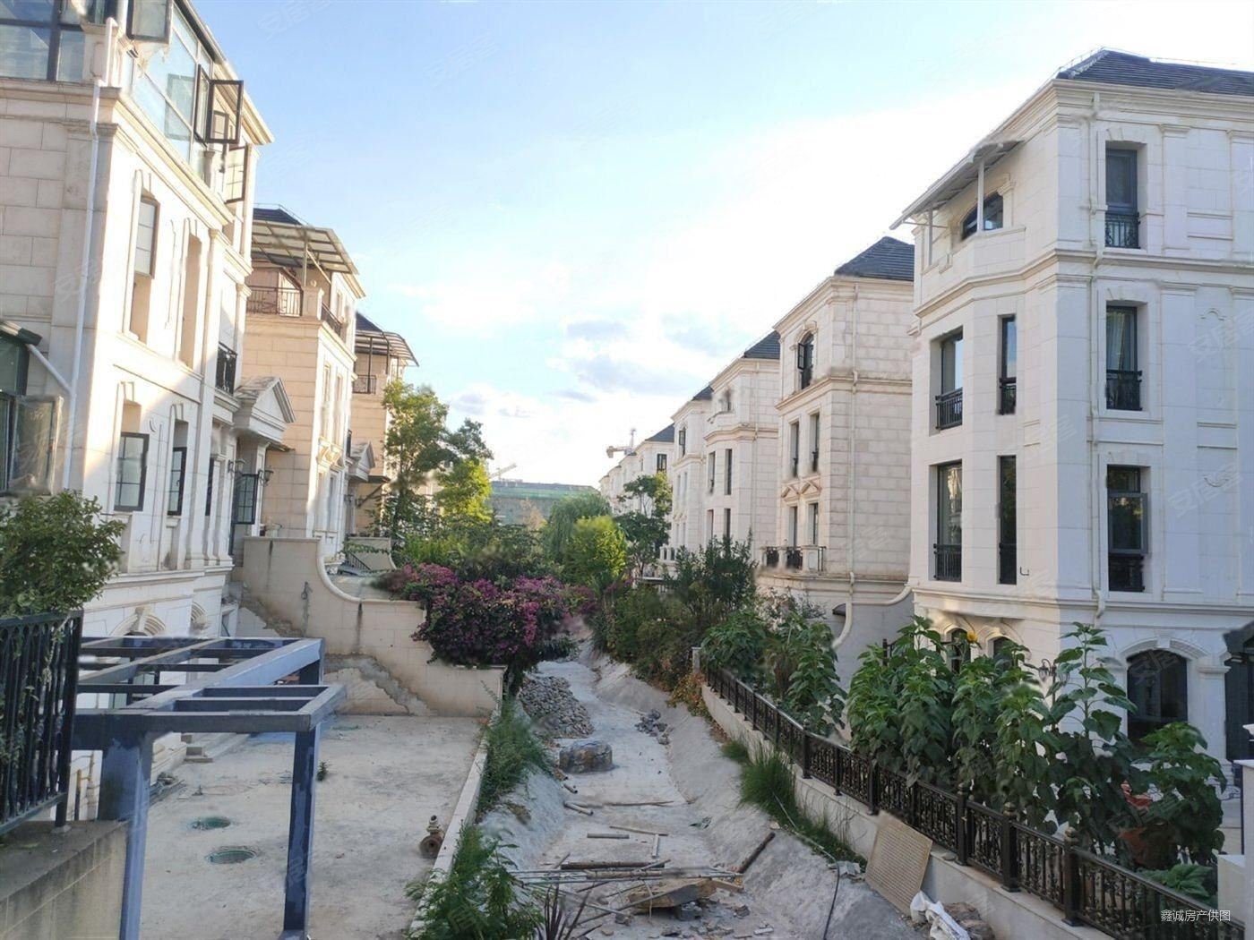 滇池生态半岛水景边内独栋超低市场400万赠送300平米大花园,俊发滇池