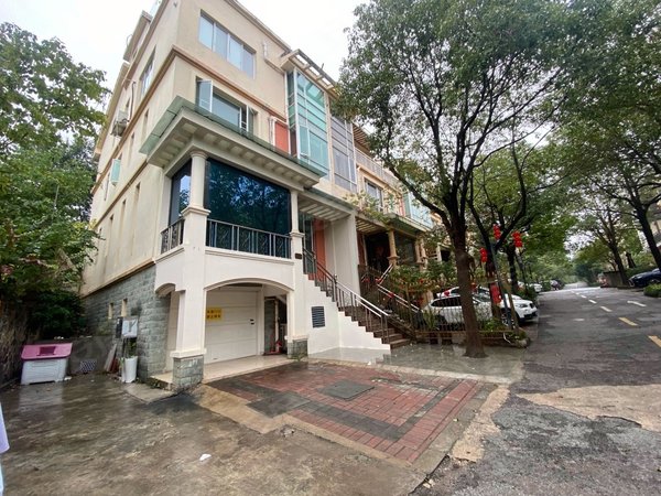 南宁青秀凤岭南梦之岛花园(别墅)前后花园 梦之岛联排别墅 带ktv 会所