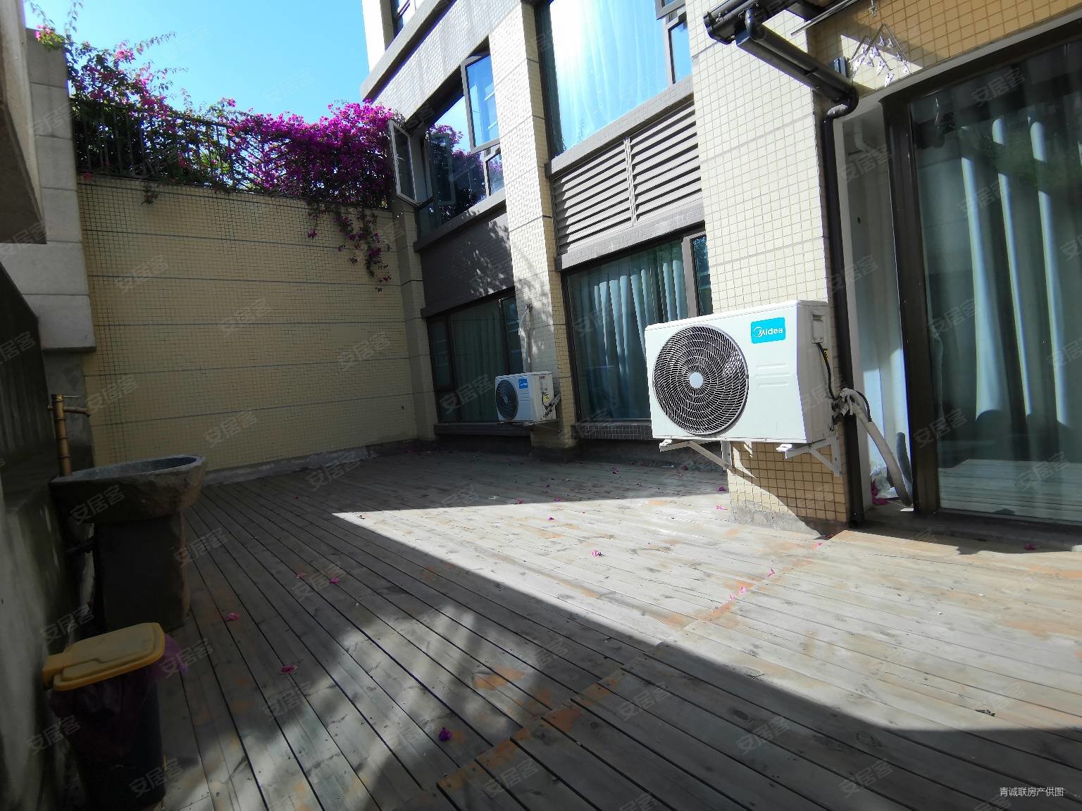 凤凰湖公园对面,一楼双花园洋房 朝南 不临街 停车方便近 ,听湖九园