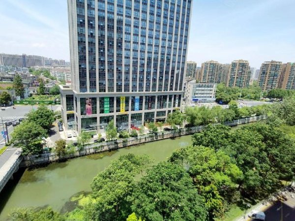 杭州西湖西湖三墩龙湖紫金上城三墩龙湖天街,紫金上城带阁楼,精装一室