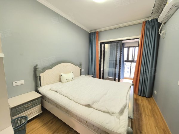 金华东阳横店南江壹号南江一号三室两厅两卫精装修，小区配套设施齐全，出入方便出租房源真实图片