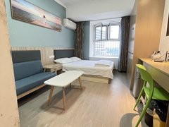 日照东港山海天近海精装修公寓，家具家电齐全，拎包入住。出租房源真实图片