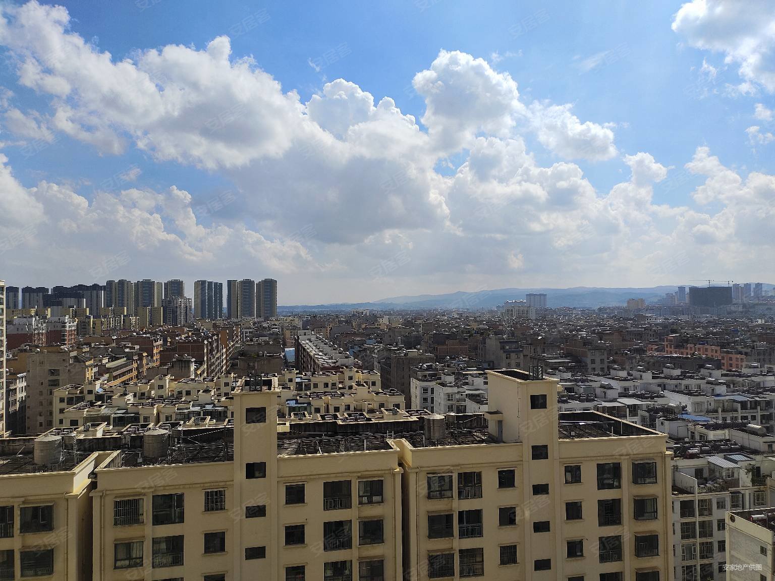 急卖南边靖宁广场旁锦林花园三室二厅二卫南北通透楼层好