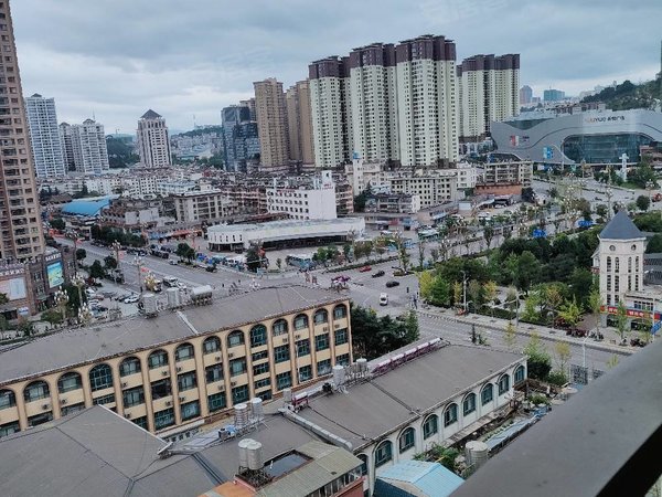 昆明安宁安宁市区柳树花园c区吾悦旁,宽敞明亮,南北通透的大四房出租