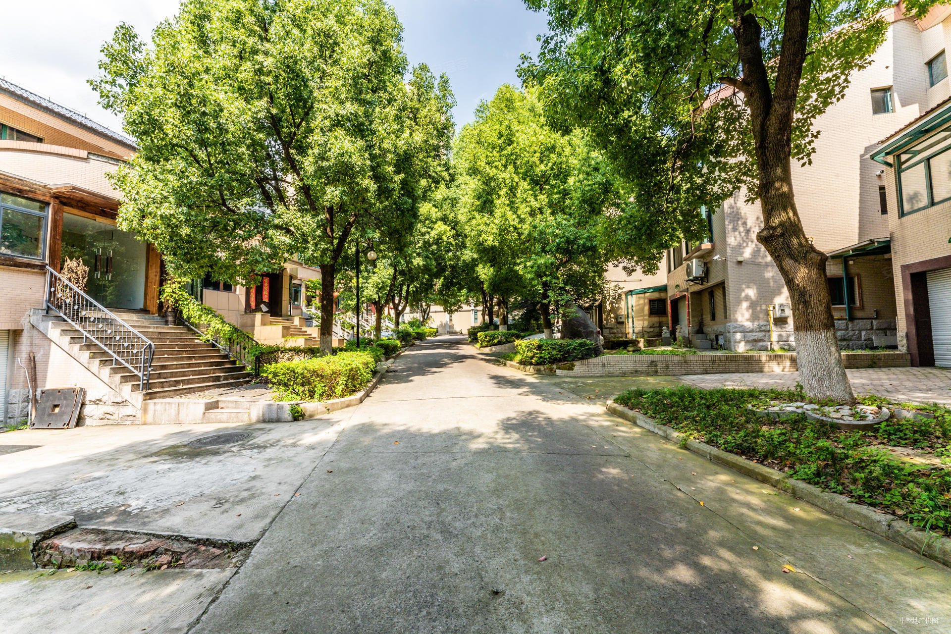 合肥房产网>合肥二手房>蜀山二手房>1912商业街二手房>碧海山庄>