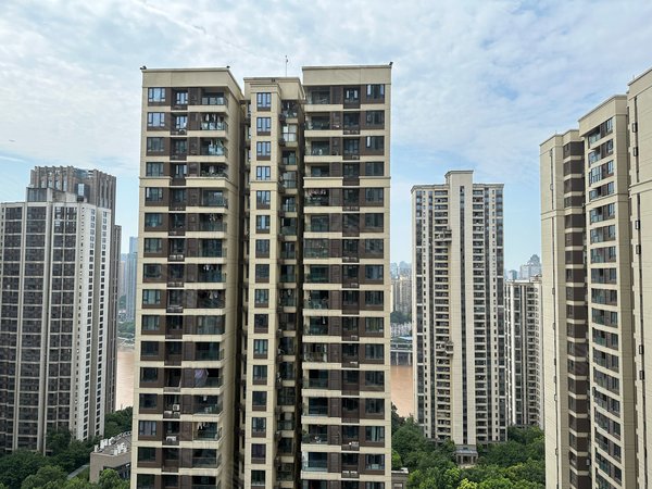 重庆江北北滨路融景城臻苑江北鲤鱼池旁 融景城臻苑 轻轨3房 小区环境