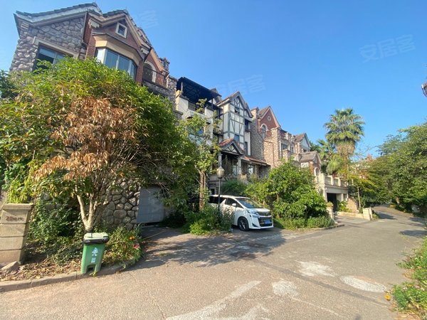 重庆江北鸿恩寺保利山庄(别墅)江北 北滨路鸿恩公园对面 保利山庄独栋