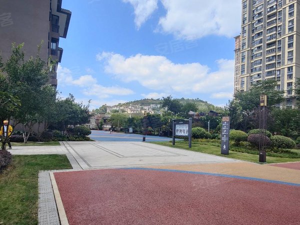 贵阳花溪清溪路保利溪湖a区保利溪湖二期精装一室独立公寓1000包物业