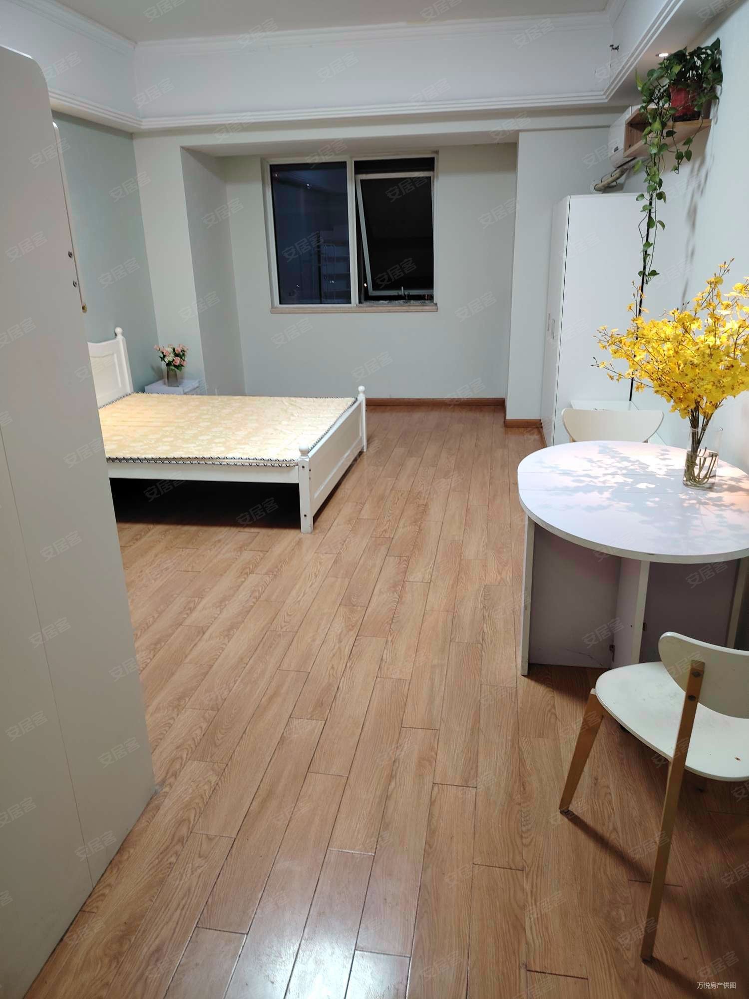 江阴市万达广场(商住楼)1室1厅1卫50㎡北19.5万