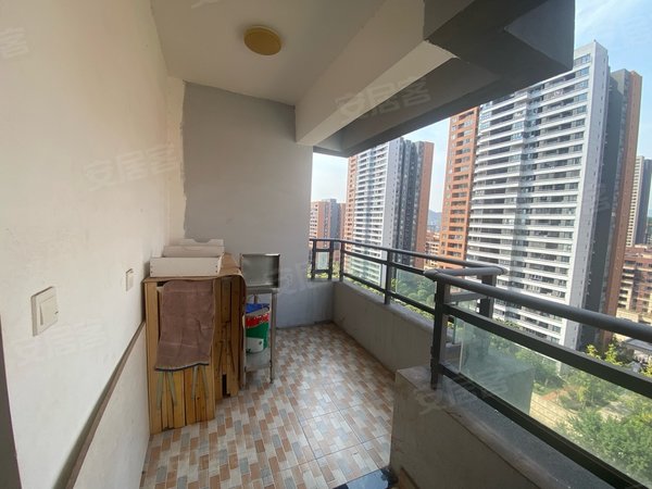 重庆渝北空港中国摩(一期)轻轨站附近两房便宜出租速来喔!