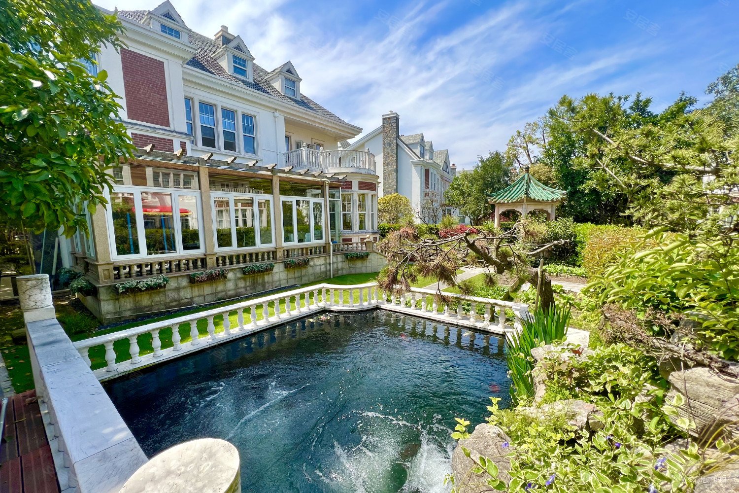 东郊花园(一期)4室3厅5卫345.96㎡南北8500万