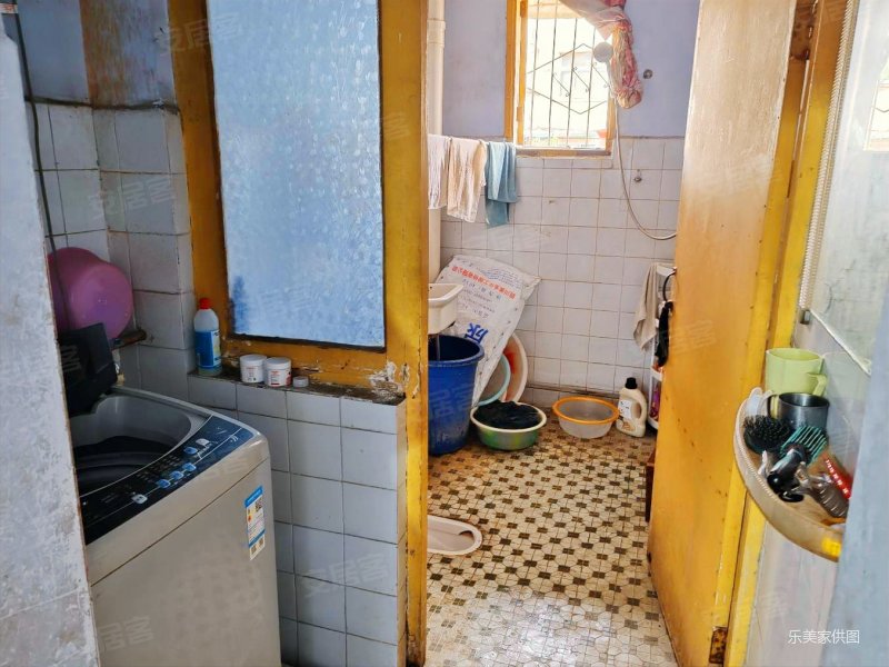 十陵小区套三出售位于青龙湖湿地旁