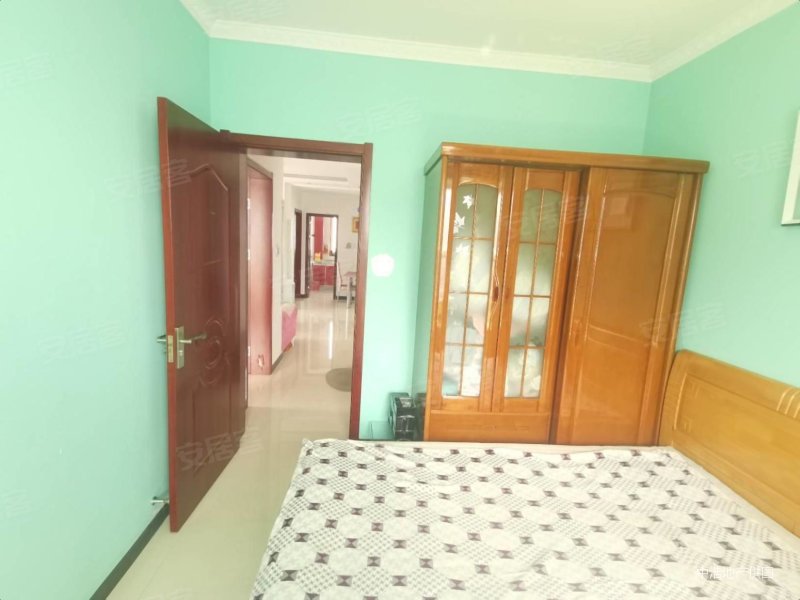 高铁站康馨家园111平三室两卫精装仅售698万