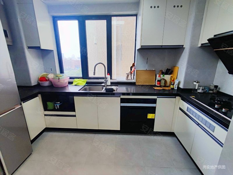 花曼丽舍精装大三房,南北通通透,装修豪华