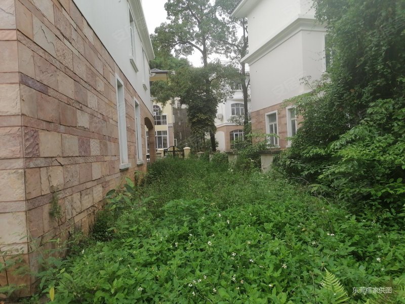 三正半山豪苑(别墅) 交通便利 高绿化 低容积 商品住宅