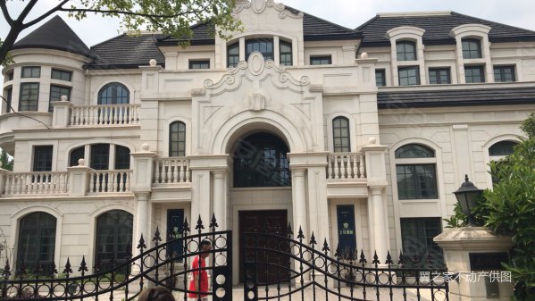 常熟玫瑰园独栋别墅888平毛坯南院子南进门1900万满2年