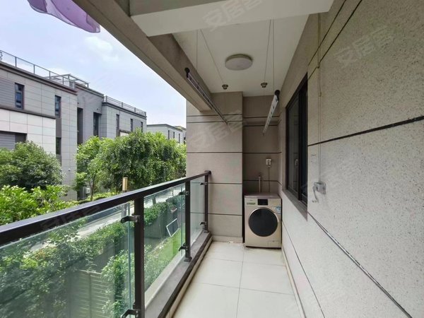 实拍映月台近中电海康阿里巴巴海创园地铁中新新闻欧美金融