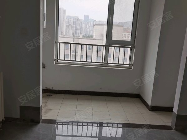 济南历下cbd城投伴山居城投伴山居 3室2厅1卫出租房源真实图片