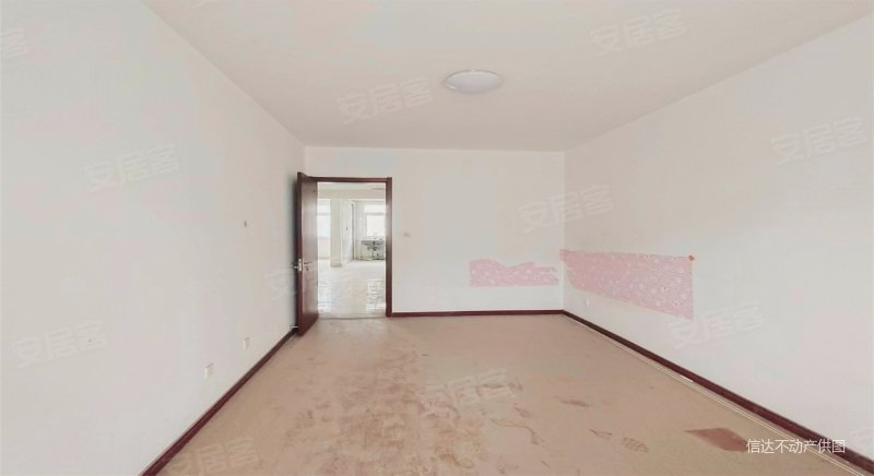 新出 龙山小区 8年房龄 地暖 中间楼层 单价4600