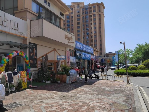 青岛城阳流亭卓越蔚蓝群岛(三期)急租精装修套四双卫,观白沙河,房子