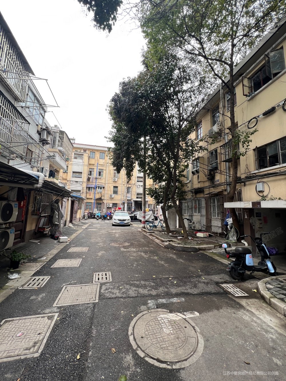 中墅好房金陵新二村一楼带院子20平精装有车位