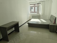 赤峰红山桥北物流园区桥北二手车市场附近，照片真实，密码锁入户，家具全，照片真实出租房源真实图片