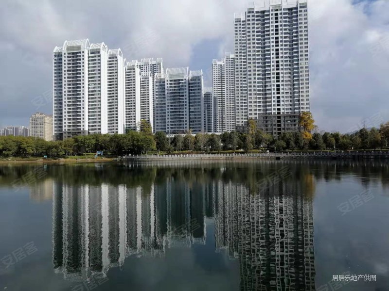 瀑布公园旁 万科金域水岸114平米 东南端 满两年精装
