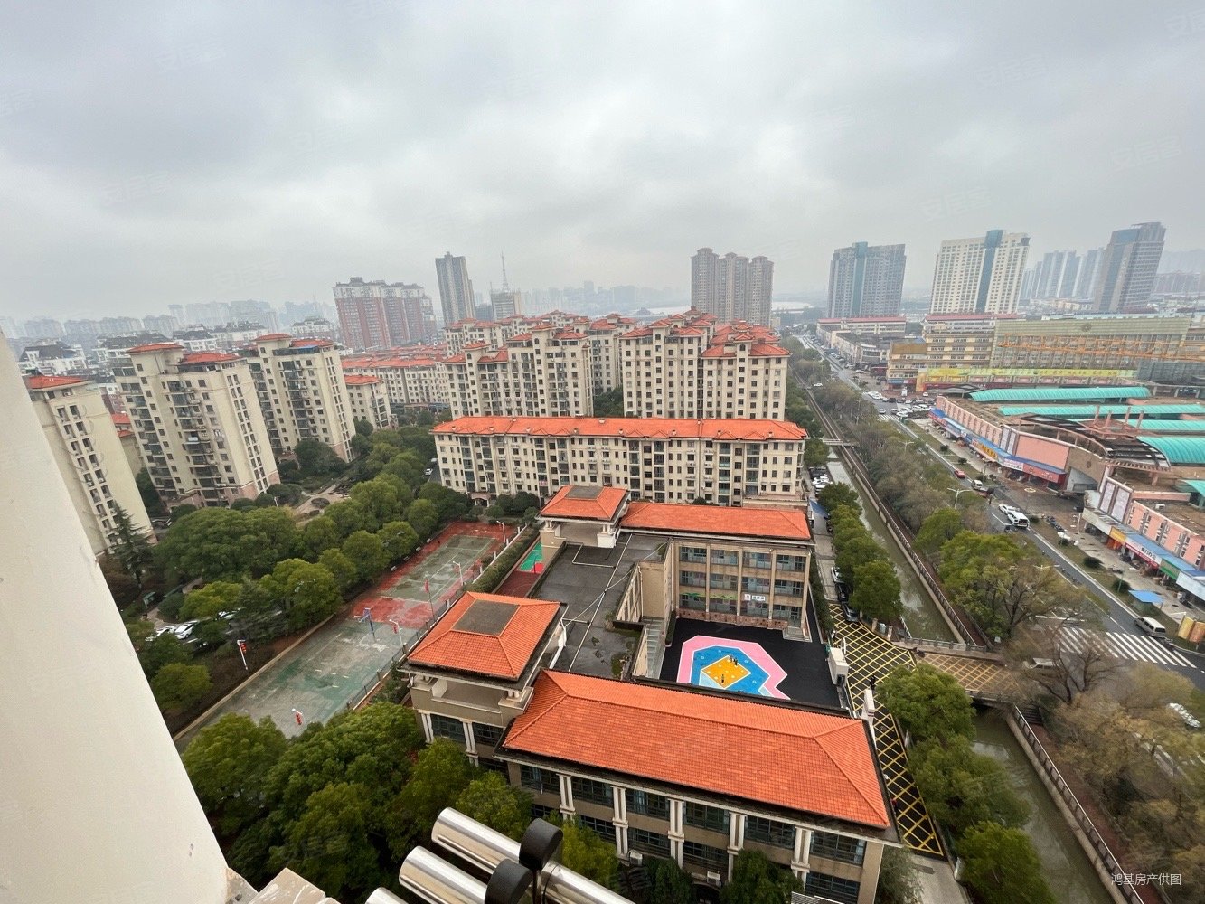 站小建设路莱茵半岛小区房子保养很好可拎包入住