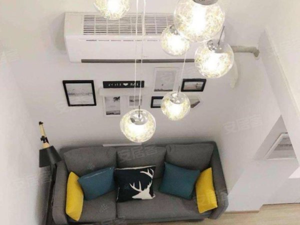 津淮街中骏广场精装复式两房 简欧风 房子干净温馨 租