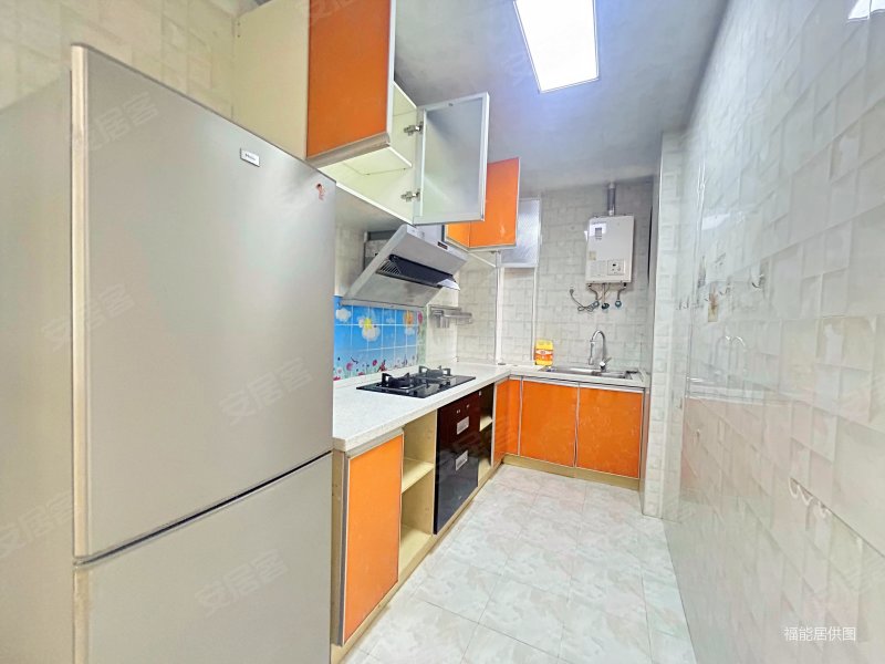 惠风同庆花园蜜糖镇 近地铁 精装修 三方户型 楼层采光很好