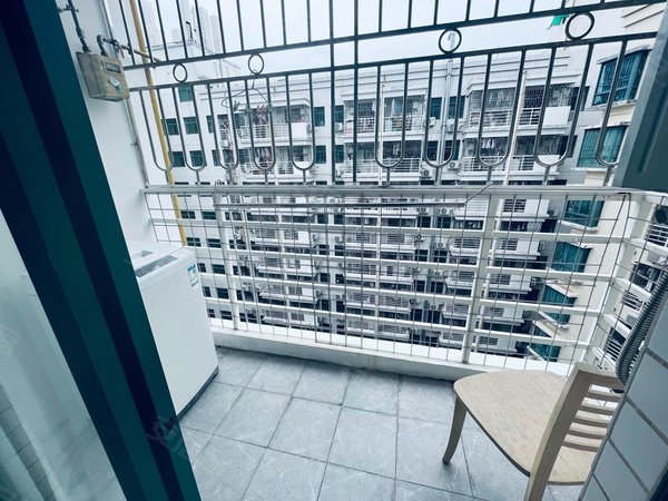 深圳龙华梅林关口鑫海公寓(龙华)鑫海公寓精装一房一厅 小区房近福田