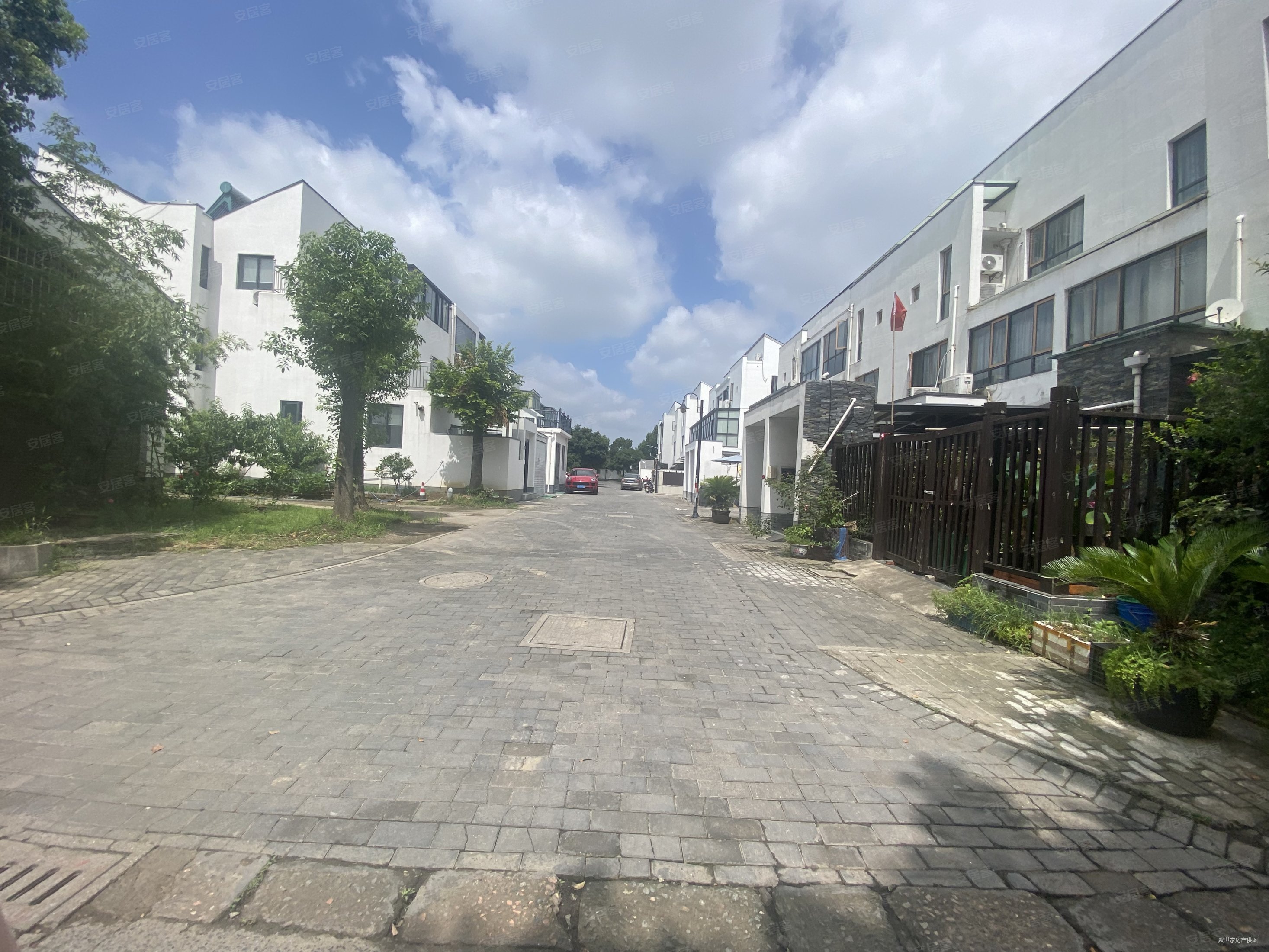 建邦唯园一到三层联排别墅619万前后带花园看中可议价