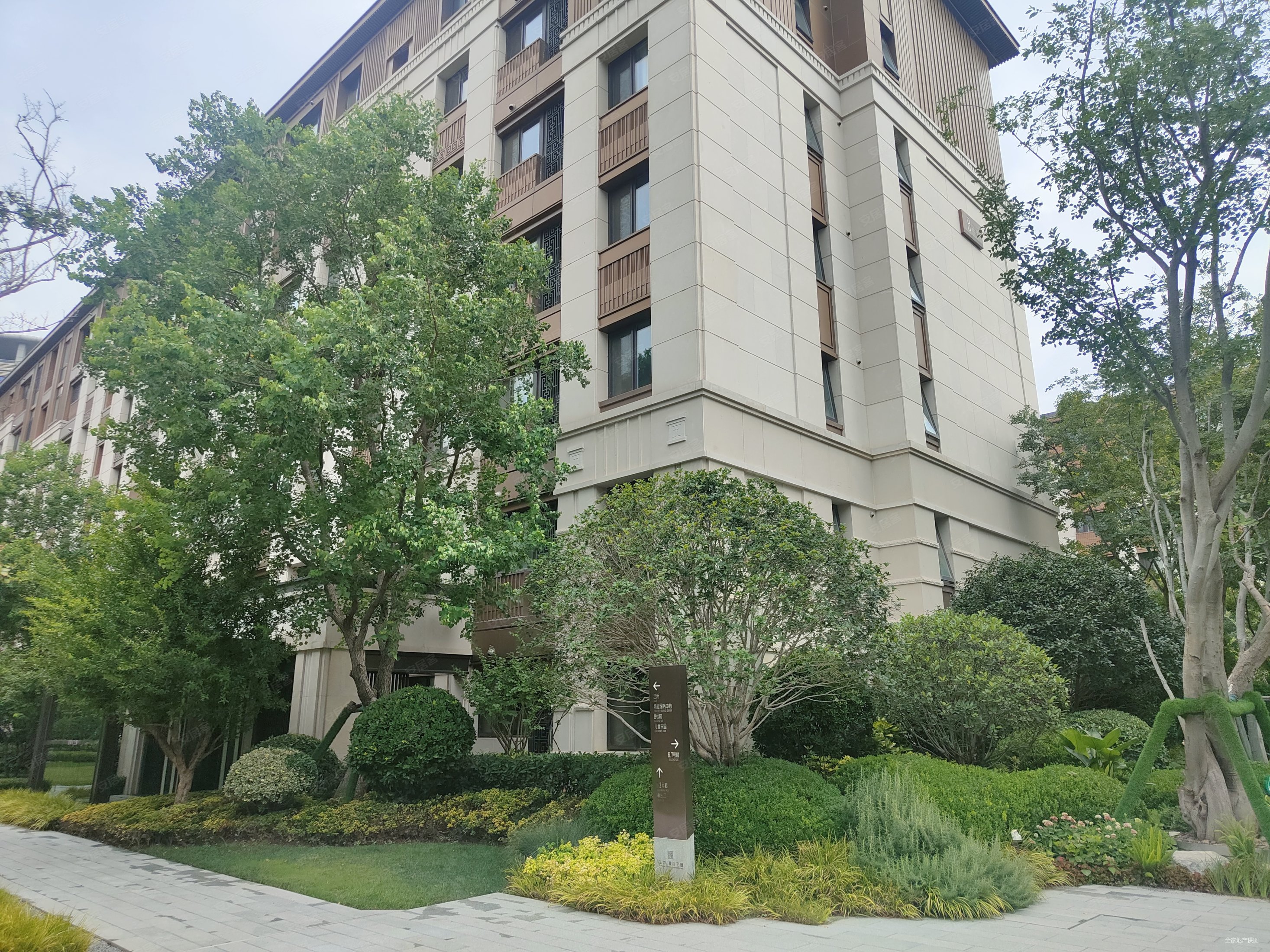 正商珑水上境4室2厅3卫178.45㎡南北659万