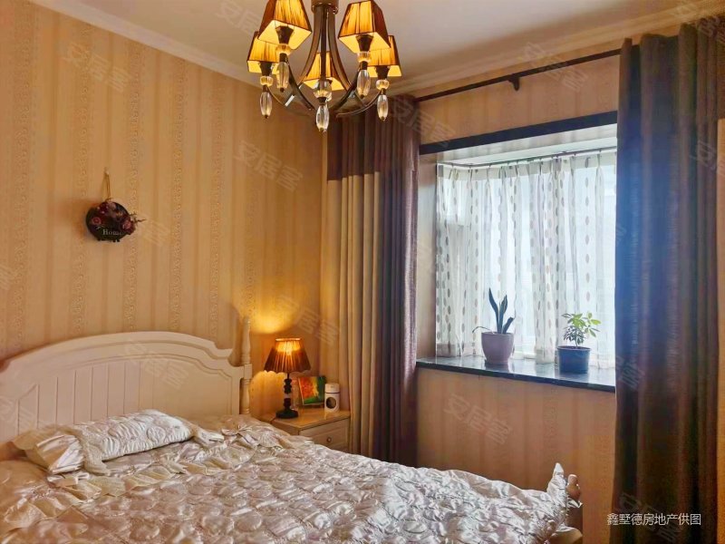 长富花园南北通透满五正规商品房双卫格局出行方便