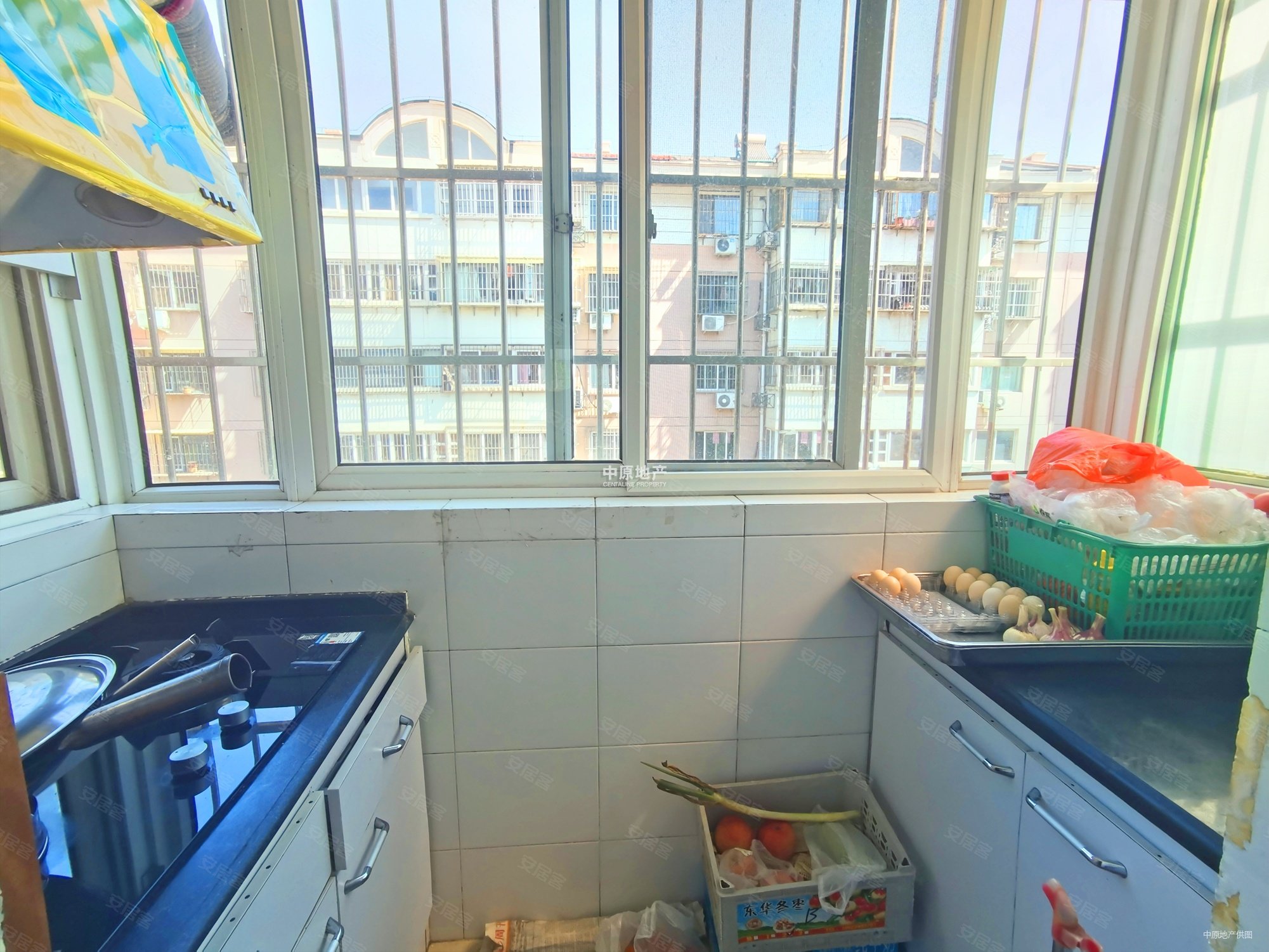 新登记瑞江花园梅苑2室 中间楼层 客厅带阳台 诚意出售