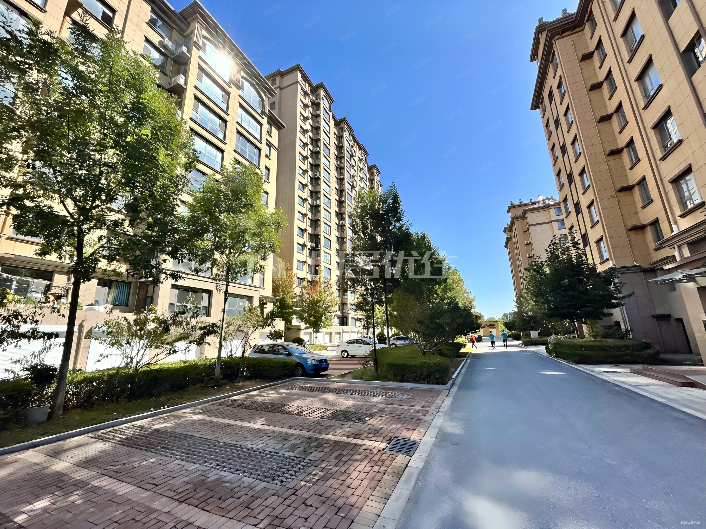 蔚蓝水岸3室2厅2卫155㎡南126.8万