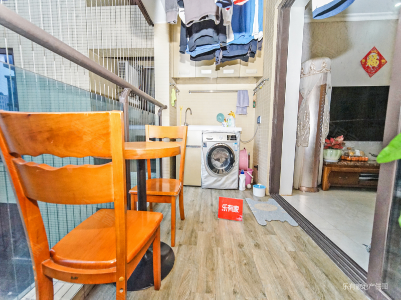 南北通透!拎包入住!,金亨利都荟首府二手房,0万,5室2厅,1卫,89.