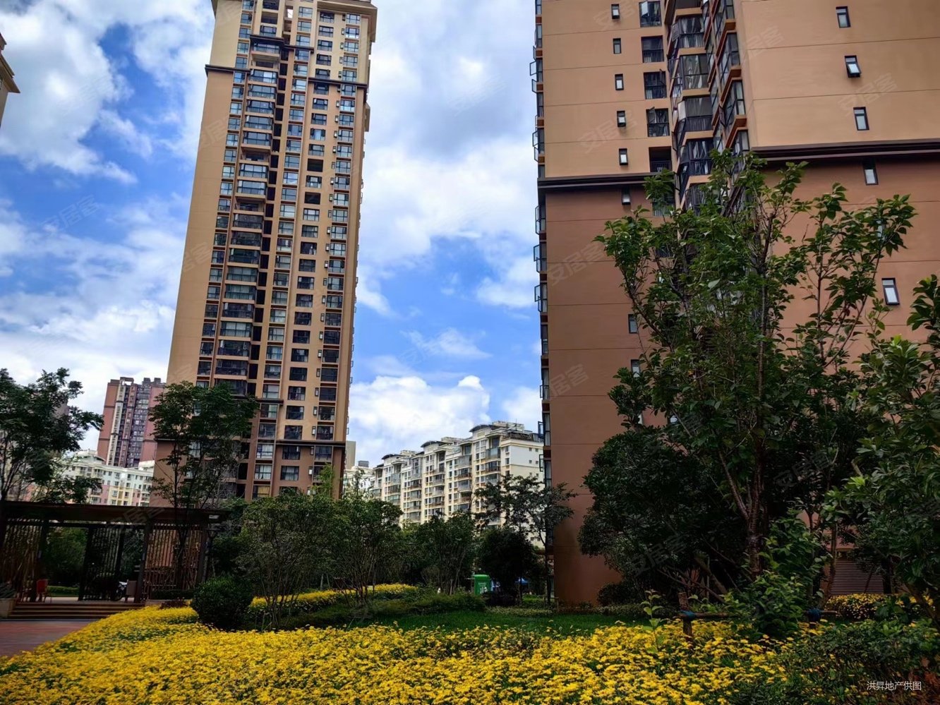 爱琴海旁 免装修 次新小区 精装3房 上芳草地 看好价格可谈