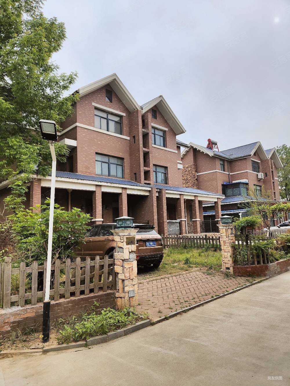 龙泊圣地长滩(别墅)6室2厅4卫273㎡南北300万