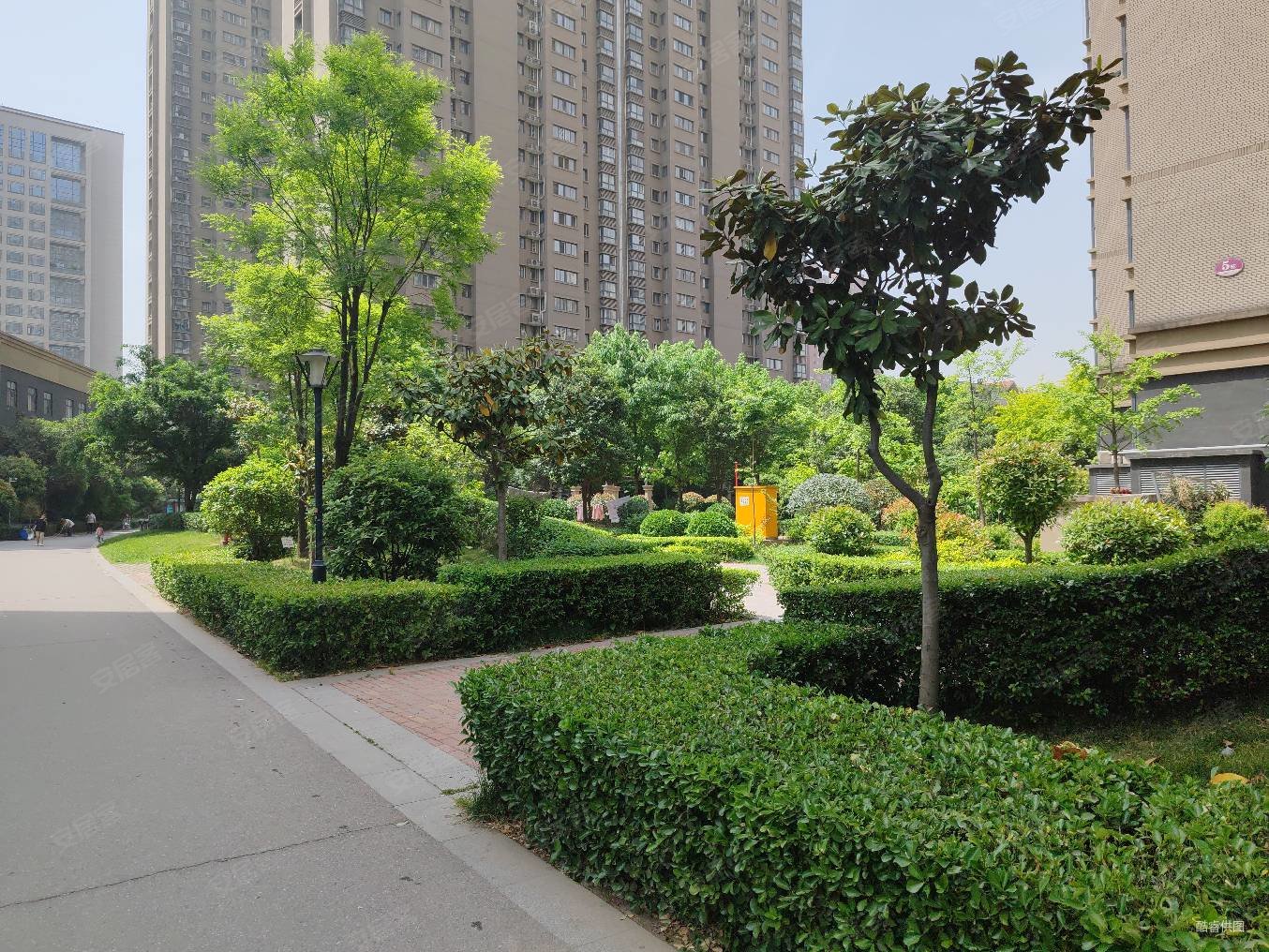 罗马景福城 自住    环境好 四面不临街 自住精装