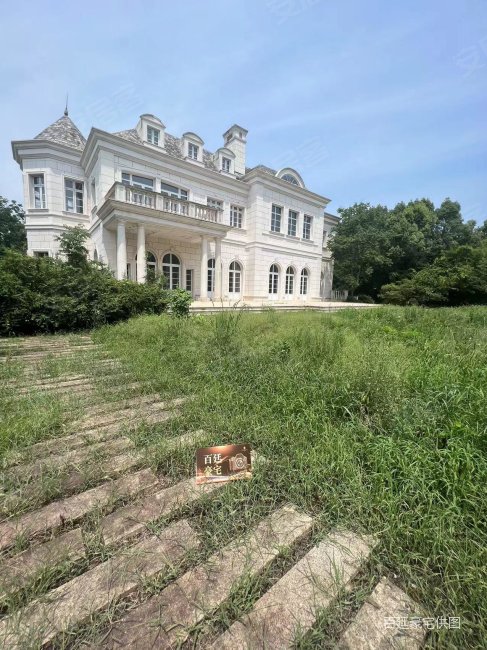 世茂佘山庄园(二期) 商品住宅 居住密度低 朝南 停车方便