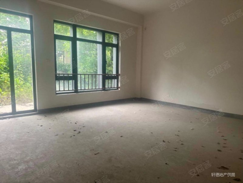 朱家角小别墅!颐湾丽庭!适合老人居住!富氧离子聚集地!急售!