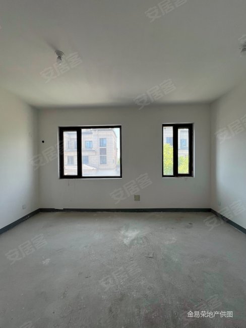 绿地海域香颂(别墅)3室2厅1卫137㎡南北105万