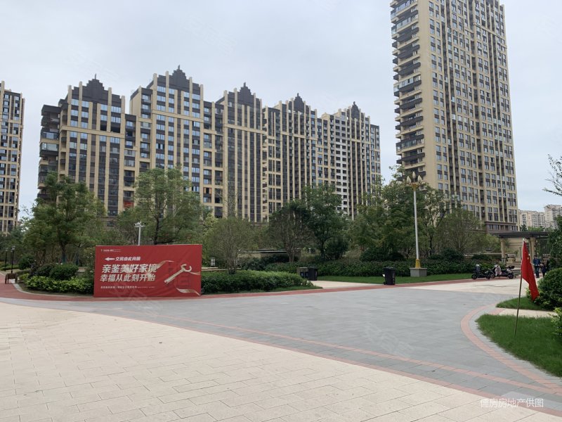 奥体御府133平海陵区域房三房二厅二卫万达体育馆中间