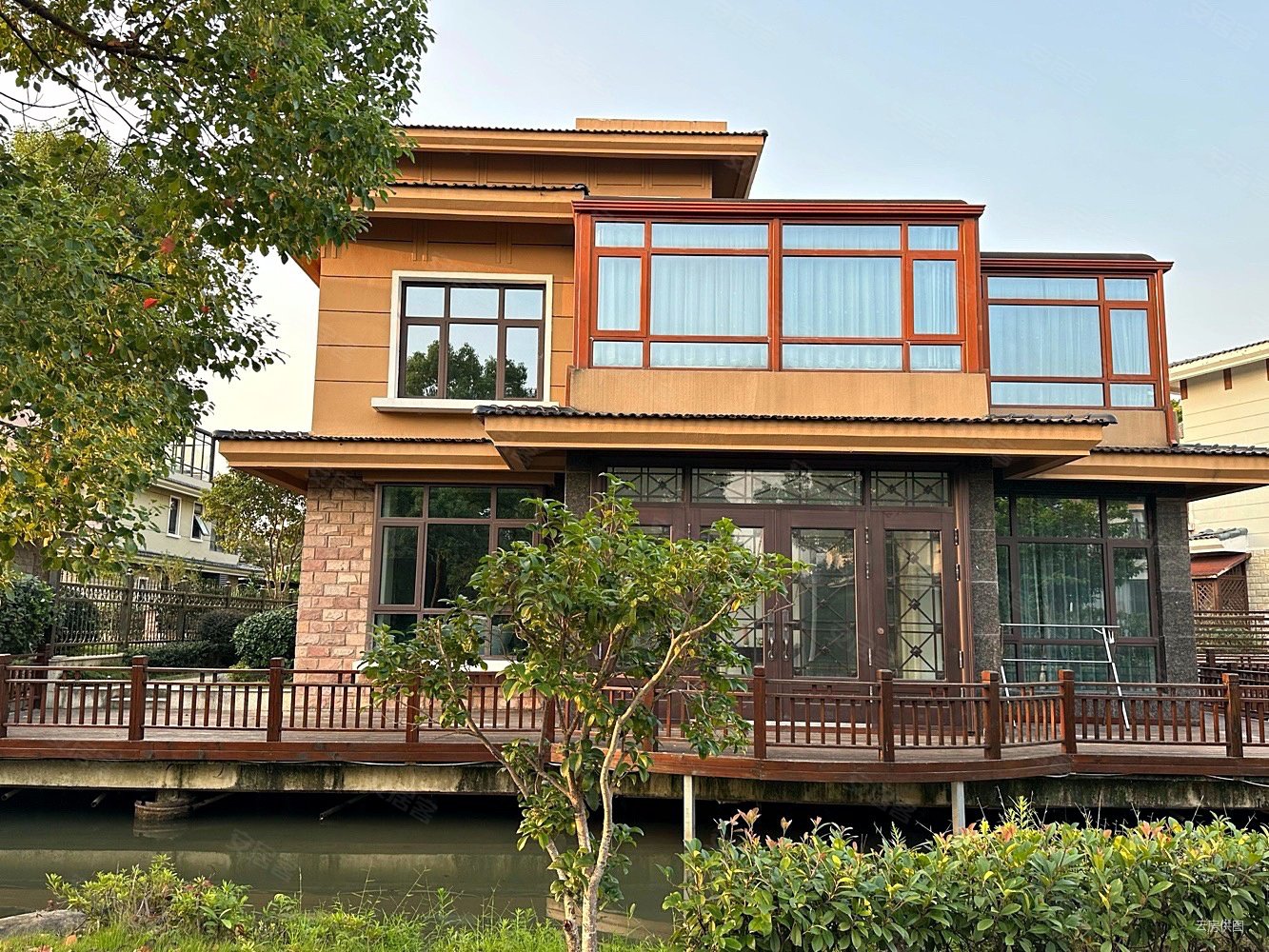 新出丰泽园独栋5个朝南套房临河位置好南入户大花园