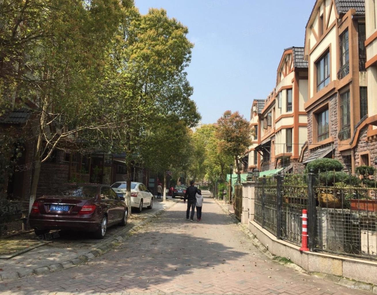 上海房产网>上海二手房>浦东二手房>惠南二手房>布鲁斯小镇(二期别墅)
