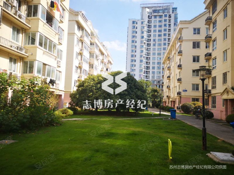 一楼带院子 交通便捷 购物方便 周边商圈成熟 刚需小三居,新加花园