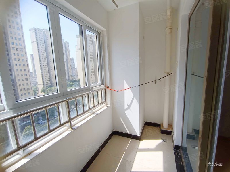 河西万达商圈 地铁口电梯新房 三房朝南厅朝南 有钥匙,精金花园二手房