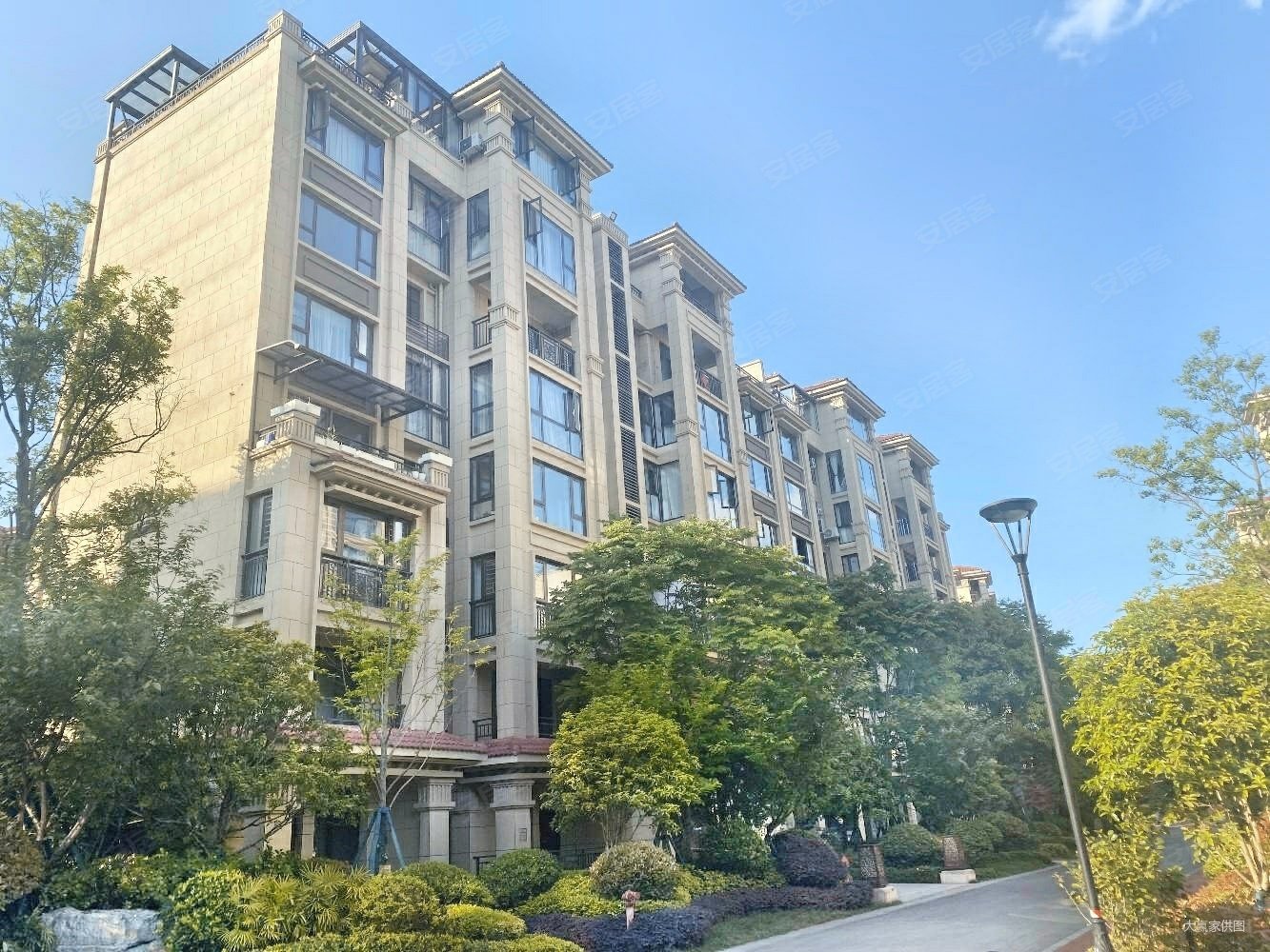 美的国宾府b区4室2厅2卫144.53㎡东南145万