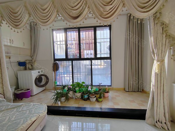 武汉沌口开发区郭徐岭广场丝宝叠翠园2期后官湖大道枫树二路旁,叠翠园